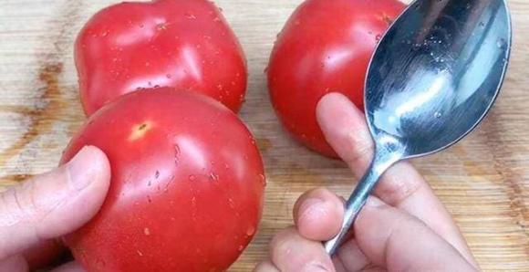 Không dùng nước sôi để gọt vỏ cà chua, dạy bạn một phương pháp đơn giản, gọt trong 10 giây-2
