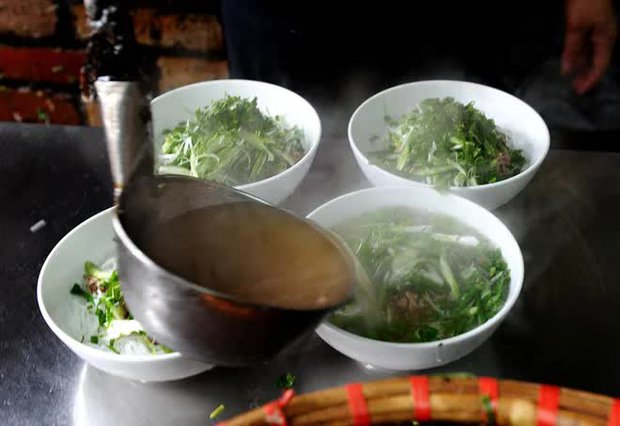 Phở Việt được ca tụng: Món ăn bộc lộ nhịp điệu ẩm thực của cả một dân tộc - Ảnh 1.