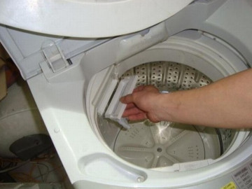 Cách vệ sinh máy giặt mà không cần tháo lồng giặt, chỉ với 4 bước đơn giản ai cũng có thể làm được